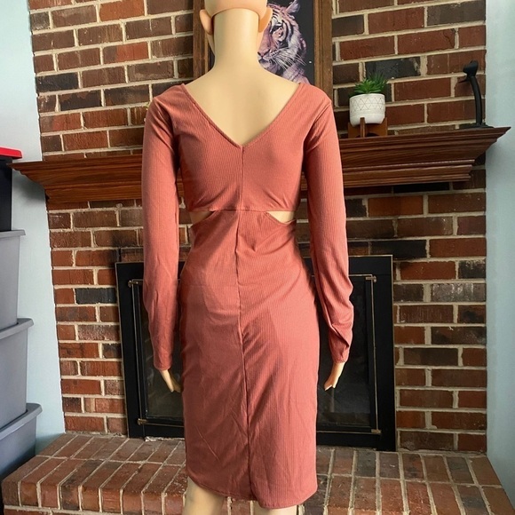 Women’s Lush V-Neck O-Ring Cutout Midi Dress Mahogany Size M new without tag - Picture 10 of 16